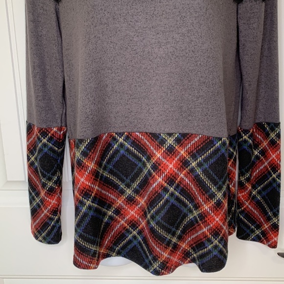Maurices WOMENS COLOR BLOCK PLAID AND LACE DETAIL LONG SLEEVE TOP NWT SIZE SMALL - Picture 3 of 9
